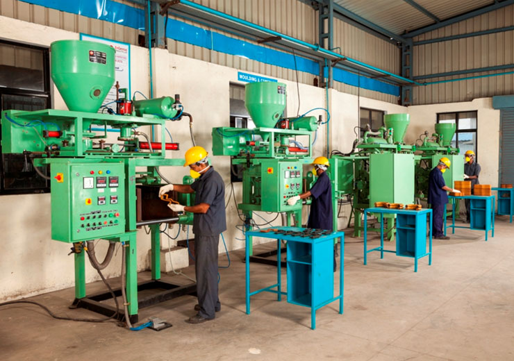 Nozzle blasting machine for surface finishing of SG iron castings at EnGenius Metals